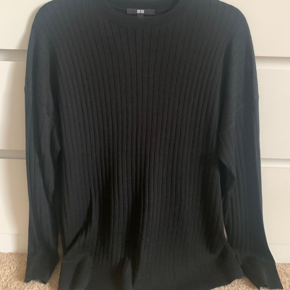 Uniqlo women’s black sweater